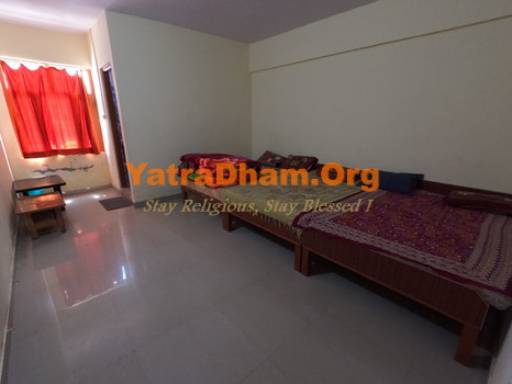 Hanumantkunj Parmarth Ashram Badrinath Room