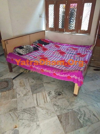 Govardhan Atithi Gruh Mathura (Near Railway Station) Room