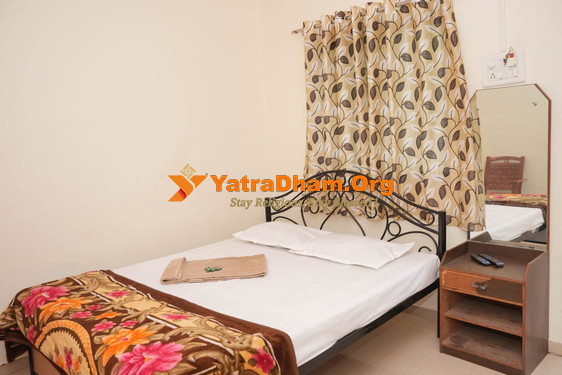 Sai Pradnya Bhakt Niwas Shirgaon Room