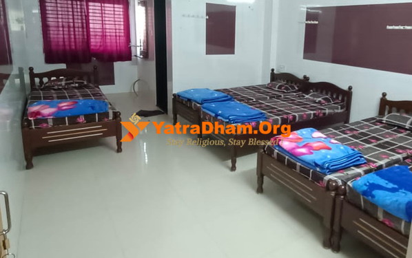 Mandavi Shree Swaminarayan Dharamshala 7 Bed Room