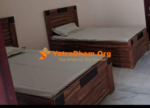 Khatri Atithi Bhawan Dharamashala Shahjahanpur 3 Bed Room