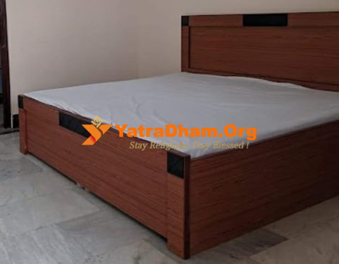 Khatri Atithi Bhawan Dharamashala Shahjahanpur 2 Bed Room