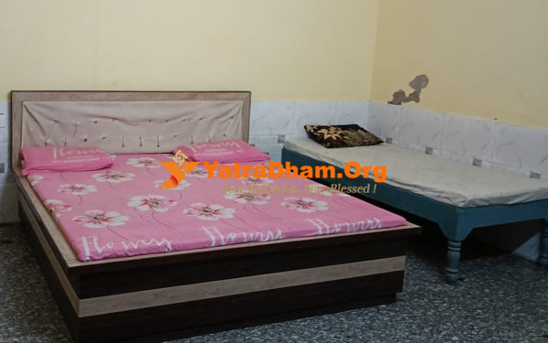 Govardhan Shri Radha Krishna Kripa Dham Ashram 3 Bed Room