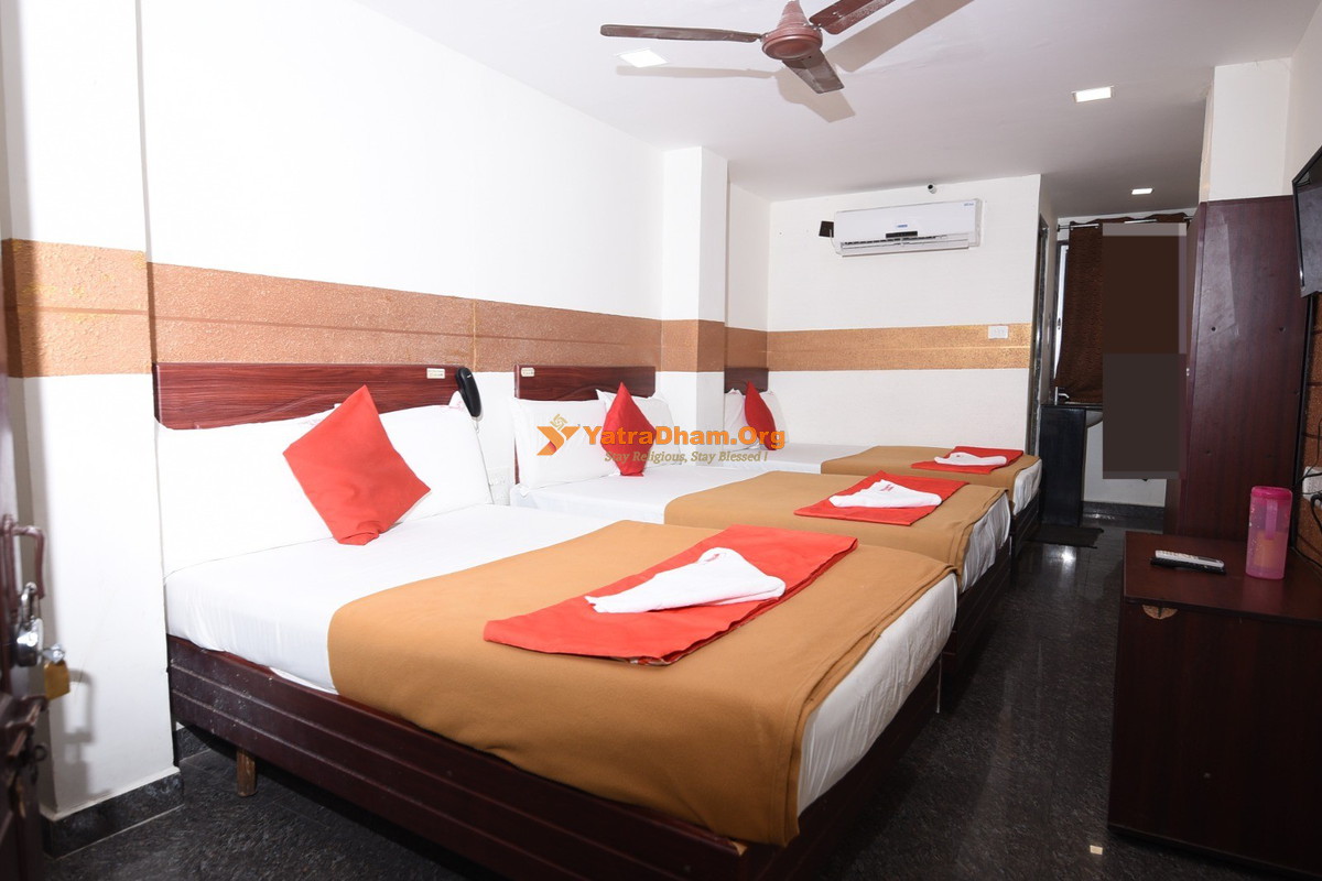 Hotel Boopathi Madurai 6 Bed Room