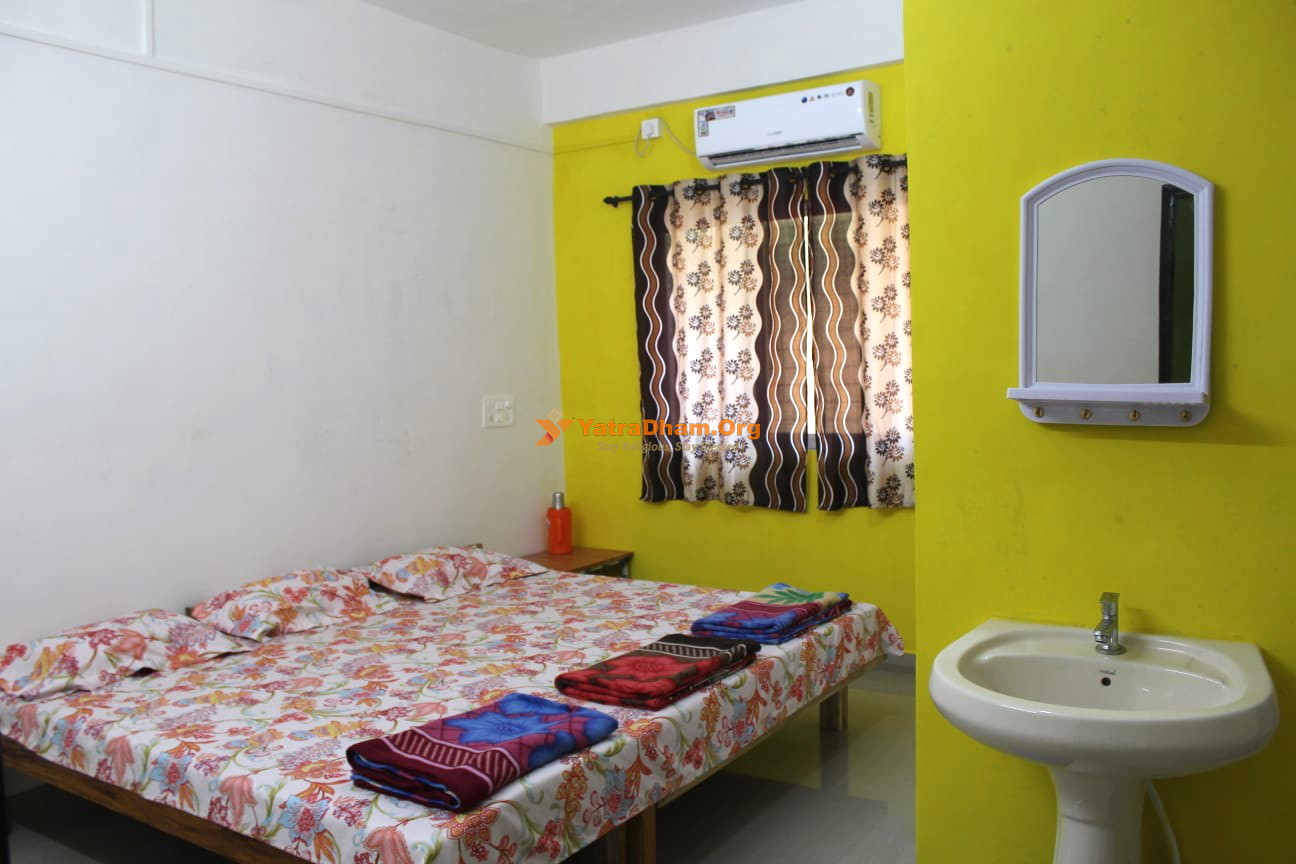 Sadanand Guest House Guhagar 3 Bed Room