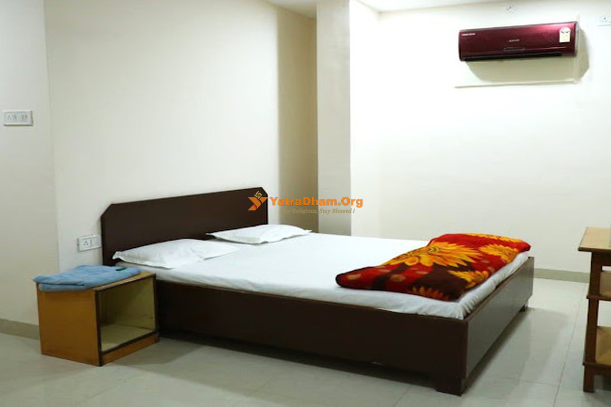 Shri Vaishnav Vishranti Bhawan Indore 2 Bed AC Room