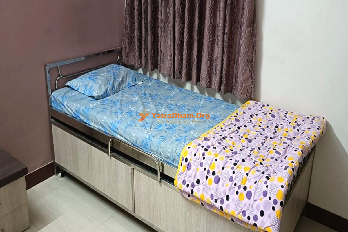 Surendranagar BAPS Shri Swaminarayan Dharamshala Room