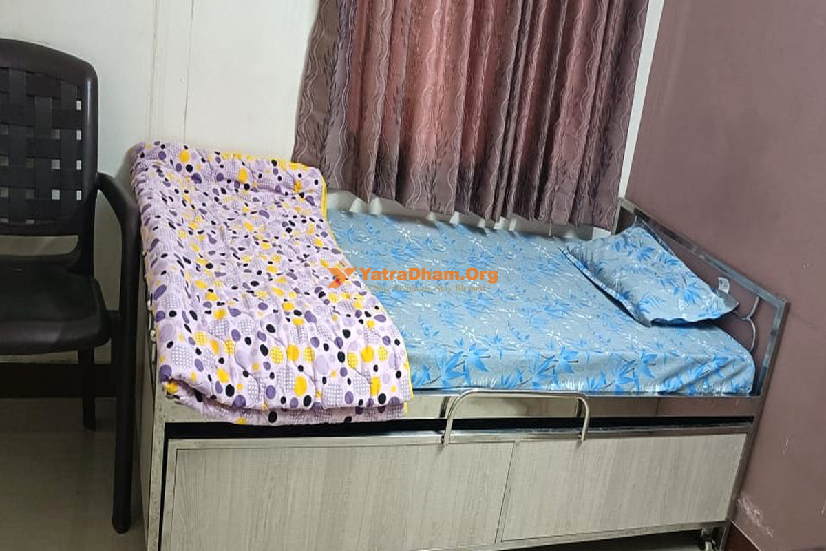 Surendranagar BAPS Shri Swaminarayan Dharamshala Room