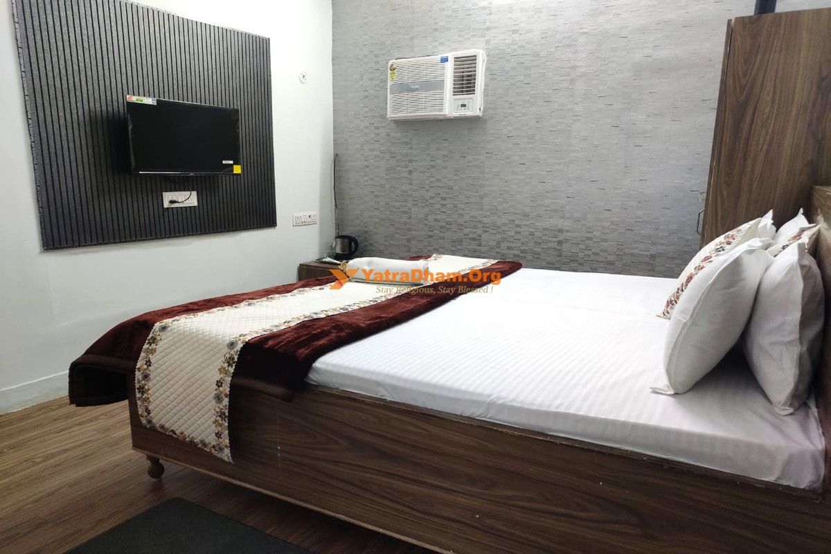 Gaurang Kutir (Near ISKCON Temple) Varanasi 2 Bed Room
