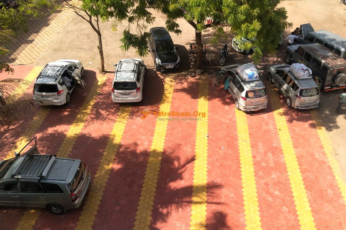 Hotel Bhagyalaxmi Lodging Shani Shingnapur Parking