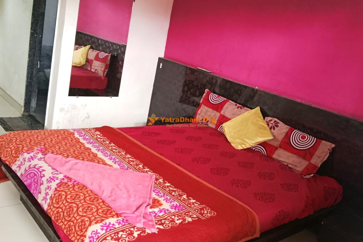 Sai Lodging and Boarding Alandi 2 Bed Room