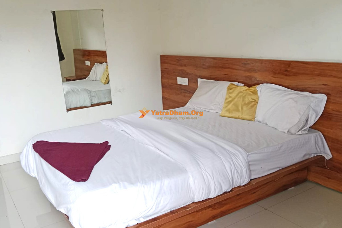 Sai Lodging and Boarding Alandi 2 Bed Room