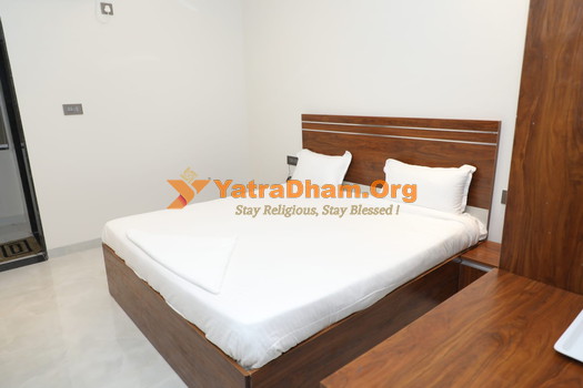 Gaurav Galaxy Pune Room