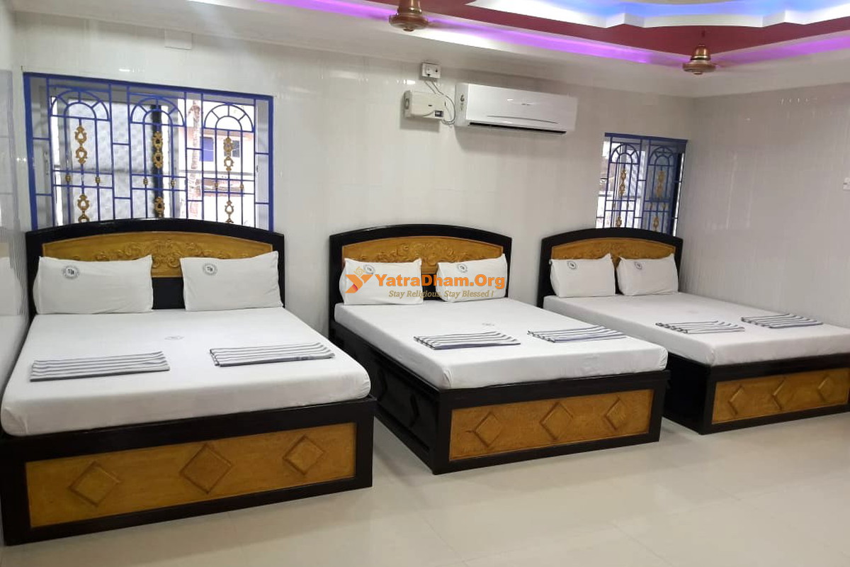 Rameshwaram Hotel Senthil Murugan 6 Bed Room View