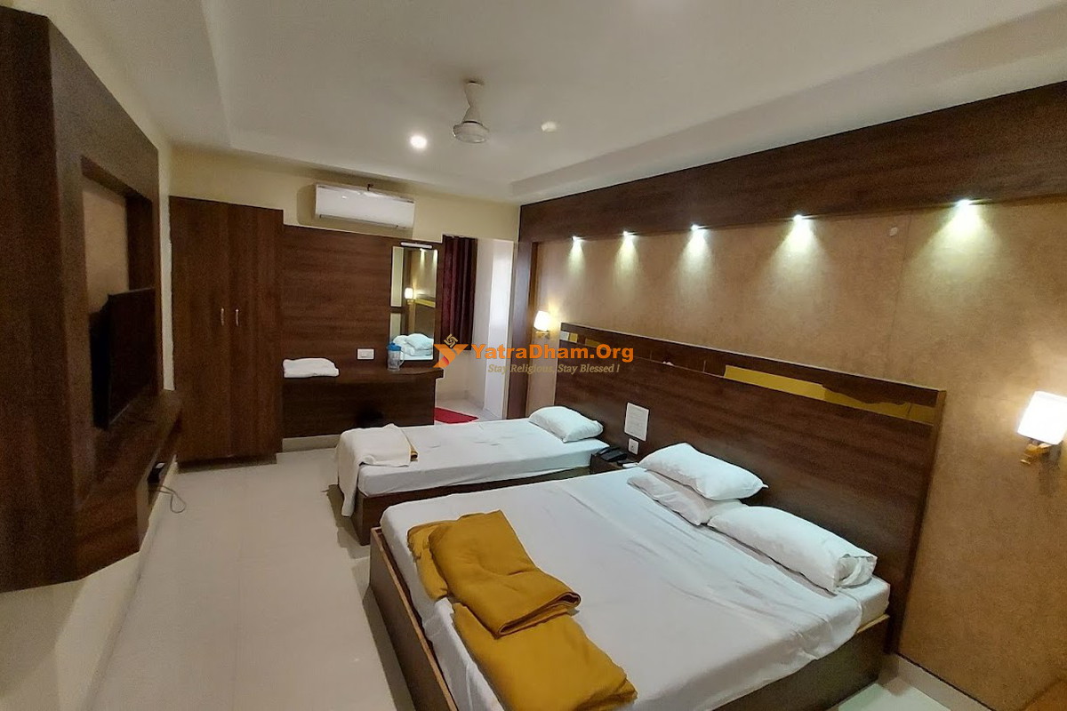 Hotel Chakravarthi Inn Tiruchendur 3 Bed Room
