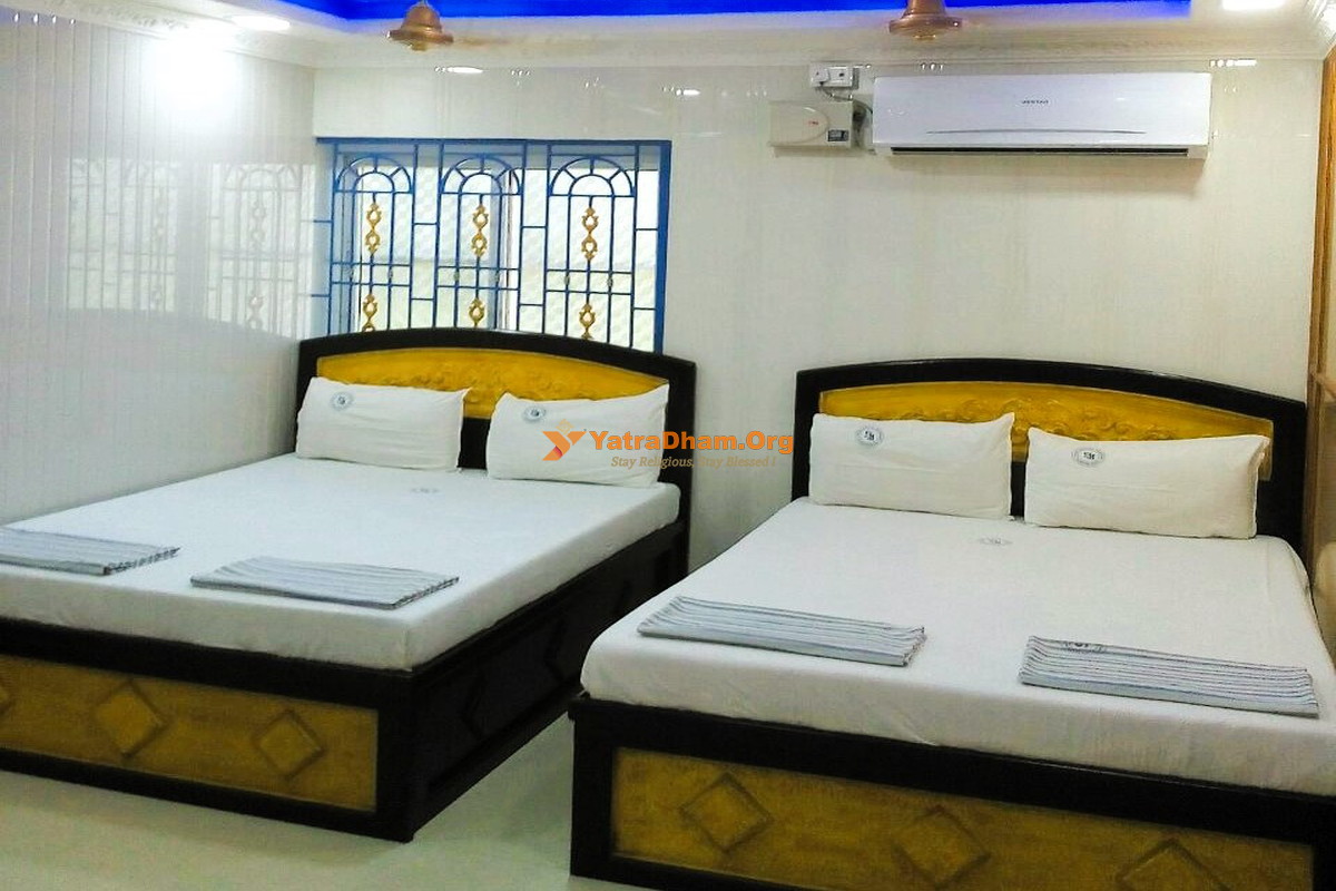 Rameshwaram Hotel Senthil Murugan 4 Bed Room View