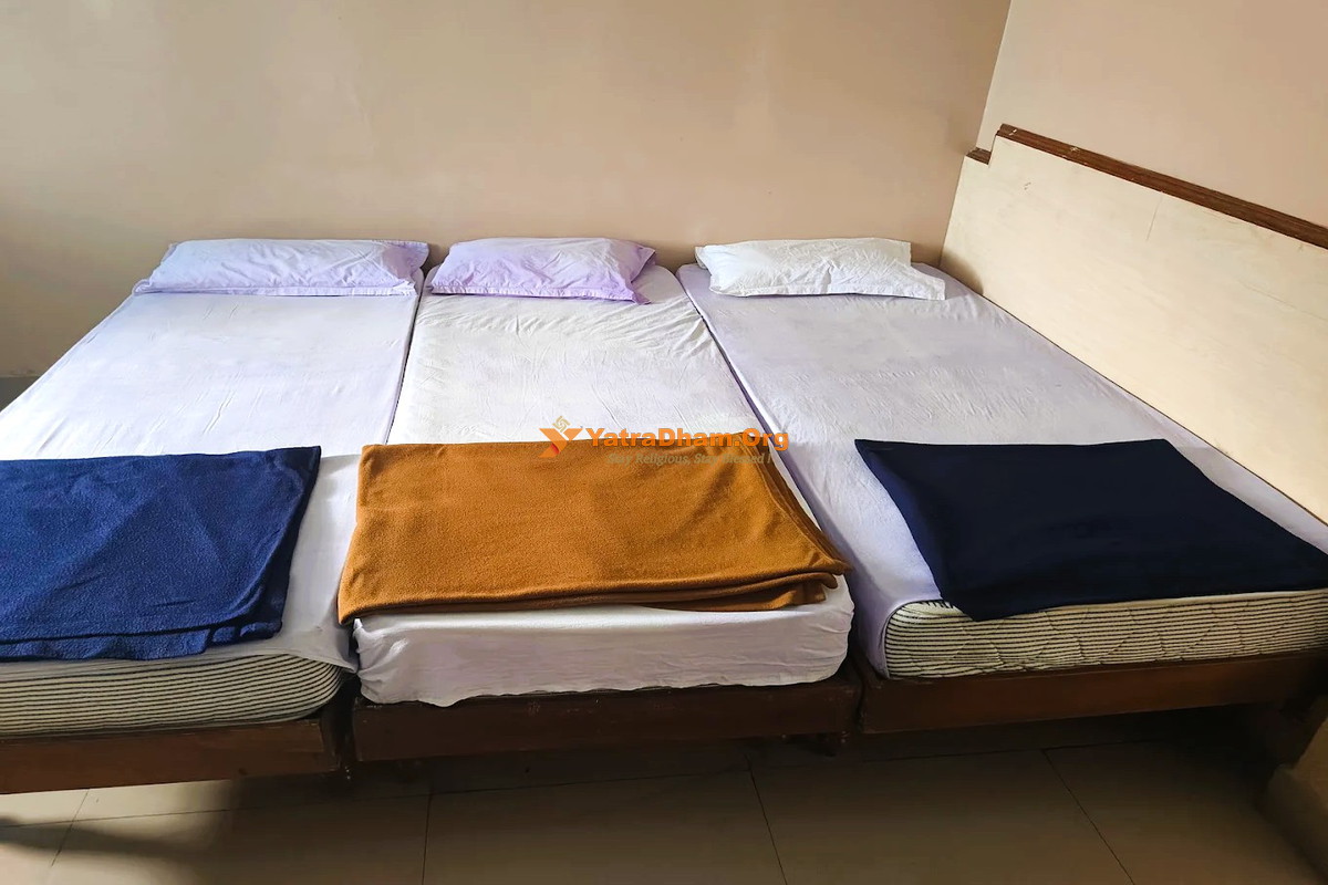 Hotel Raghu Shravanbela Gola 3 Bed Room