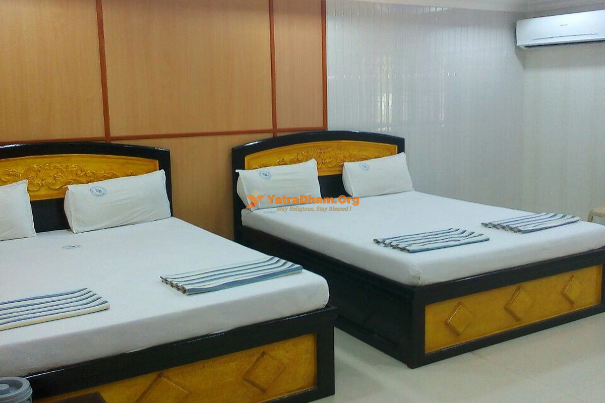 Rameshwaram Hotel Senthil Murugan 6 Bed Room View