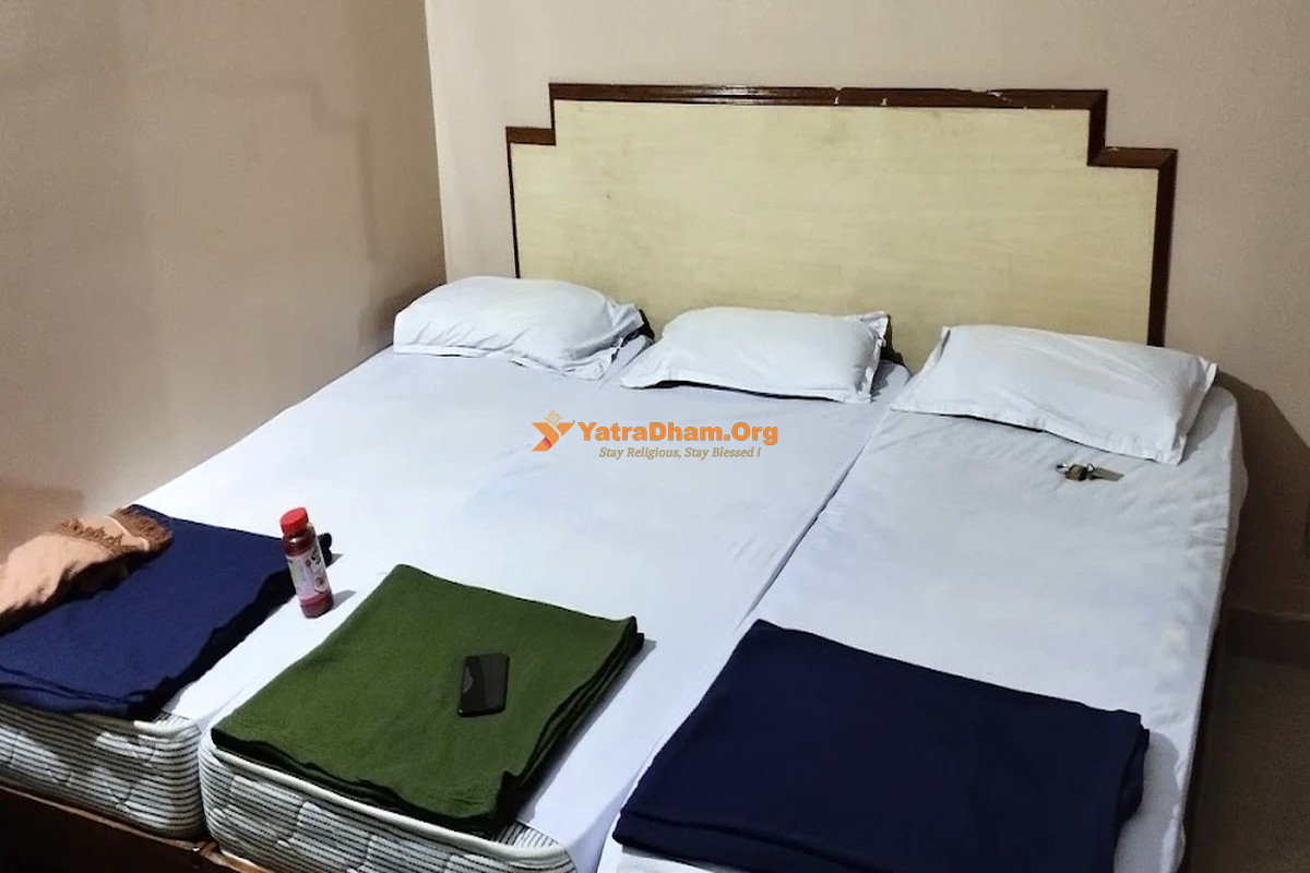 Hotel Raghu Shravanbela Gola 3 Bed Room