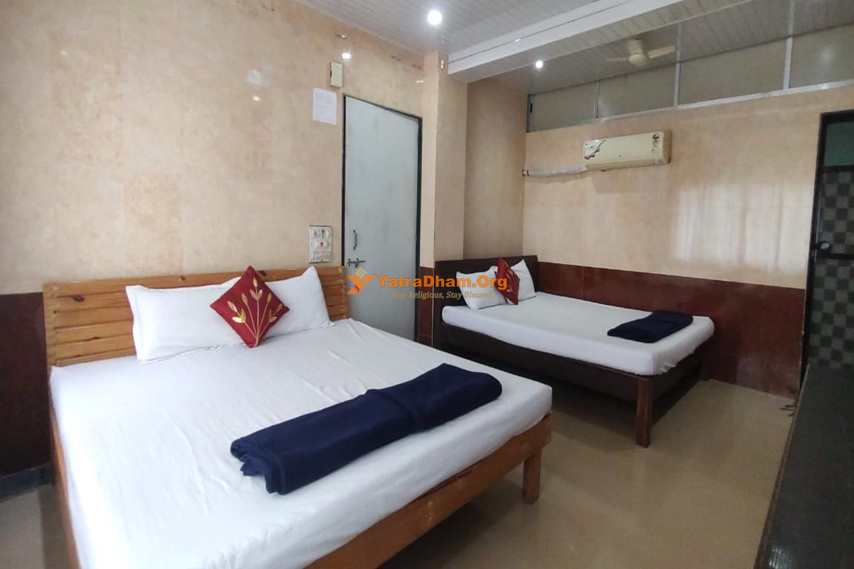 Om Shree Family Homestay Harihareshwar 3 Bed Standard AC Room