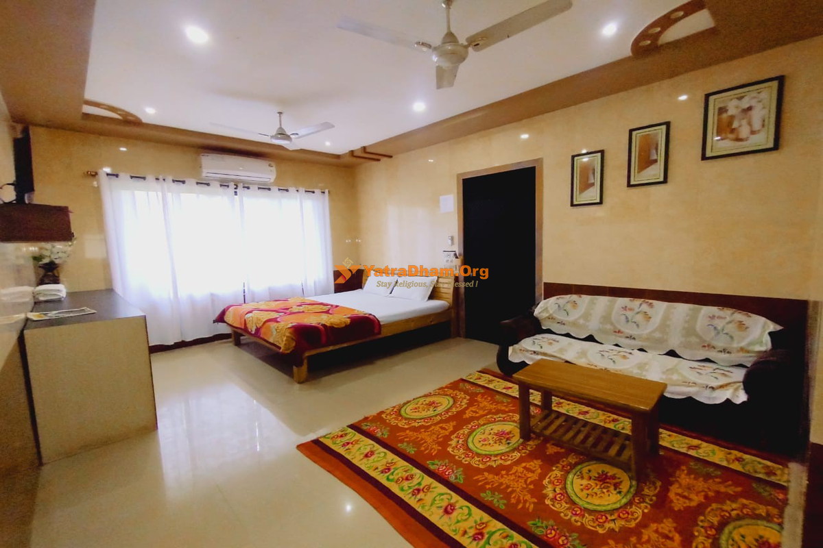 Om Shree Family Homestay Harihareshwar 4 Bed Standard AC Room