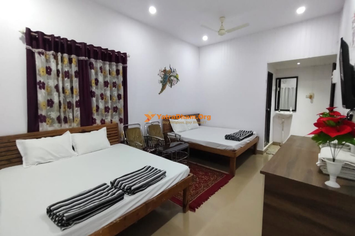 Om Shree Family Homestay Harihareshwar 4 Bed Standard AC Room