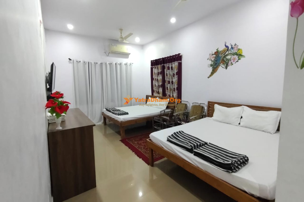 Om Shree Family Homestay Harihareshwar 4 Bed Standard AC Room