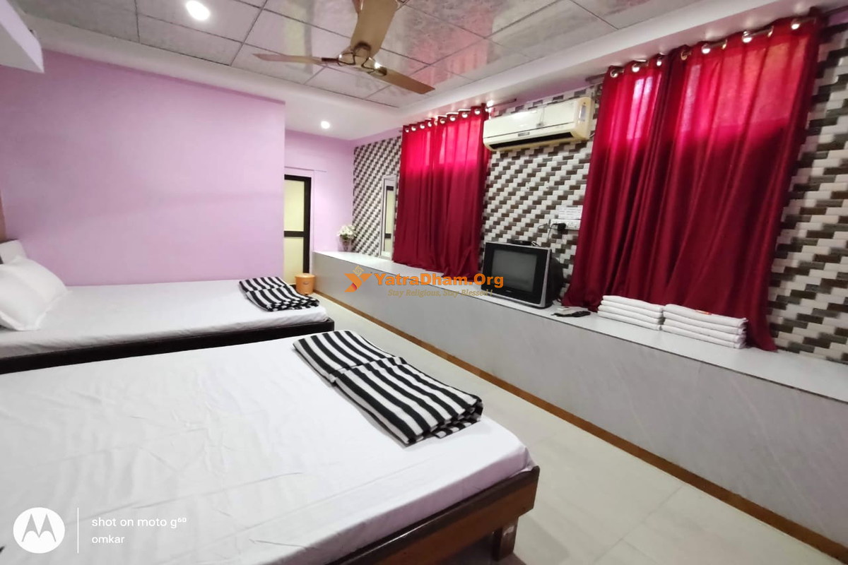 Om Shree Family Homestay Harihareshwar 4 Bed Standard AC Room