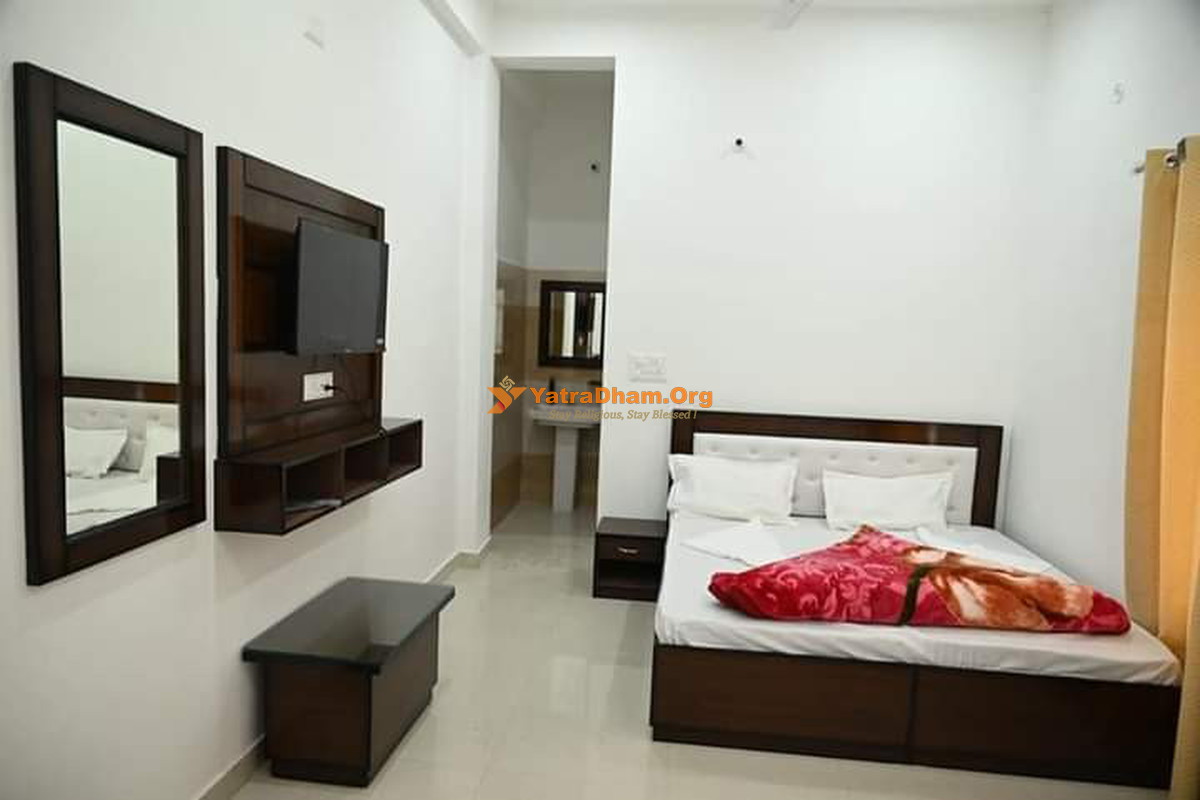 Akshita Home Stay Uttarakashi Room View