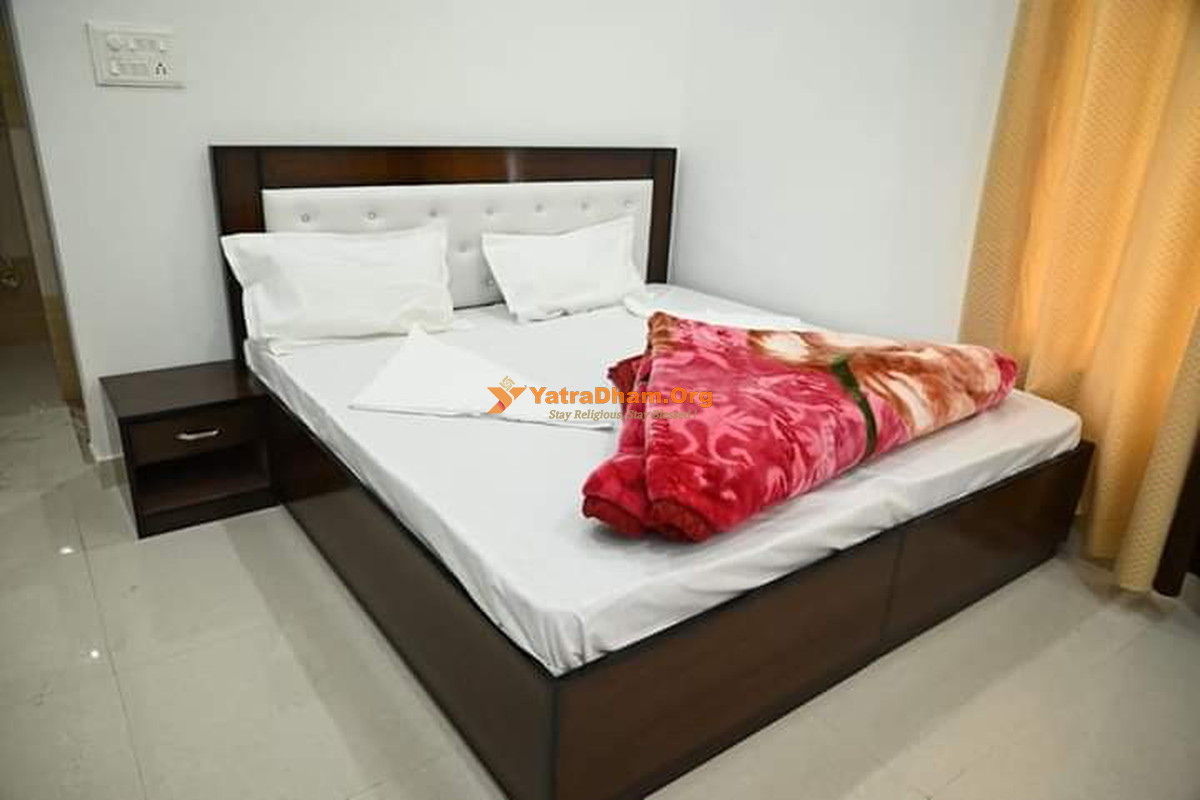 Akshita Home Stay Uttarakashi Room View