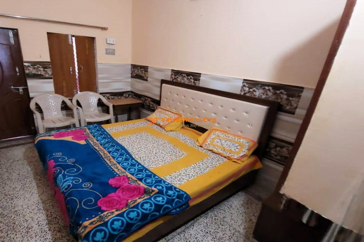 Shree Narayan Homestay Ayodhya Room