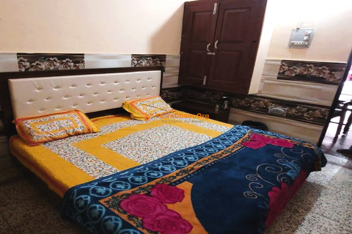 Shree Narayan Homestay Ayodhya Room