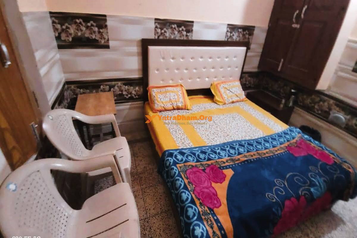 Shree Narayan Homestay Ayodhya Room