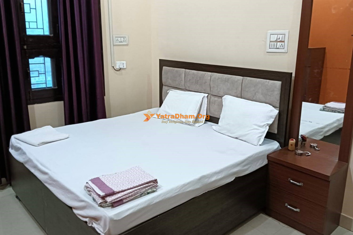 Happy Family Homestay Ayodhya Room