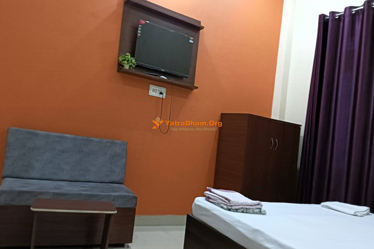 Happy Family Homestay Ayodhya Room