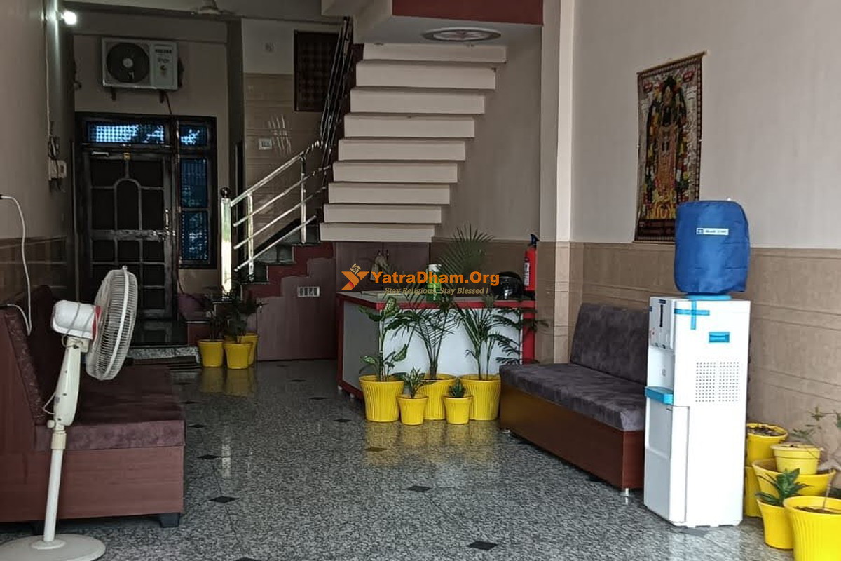 Happy Family Homestay Ayodhya Seating Area