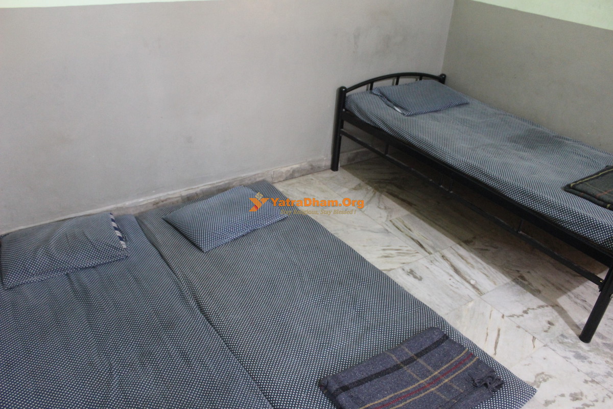Shri Nimbark Sampradaik Bairagi Math Pandharpur One Single Bed Room