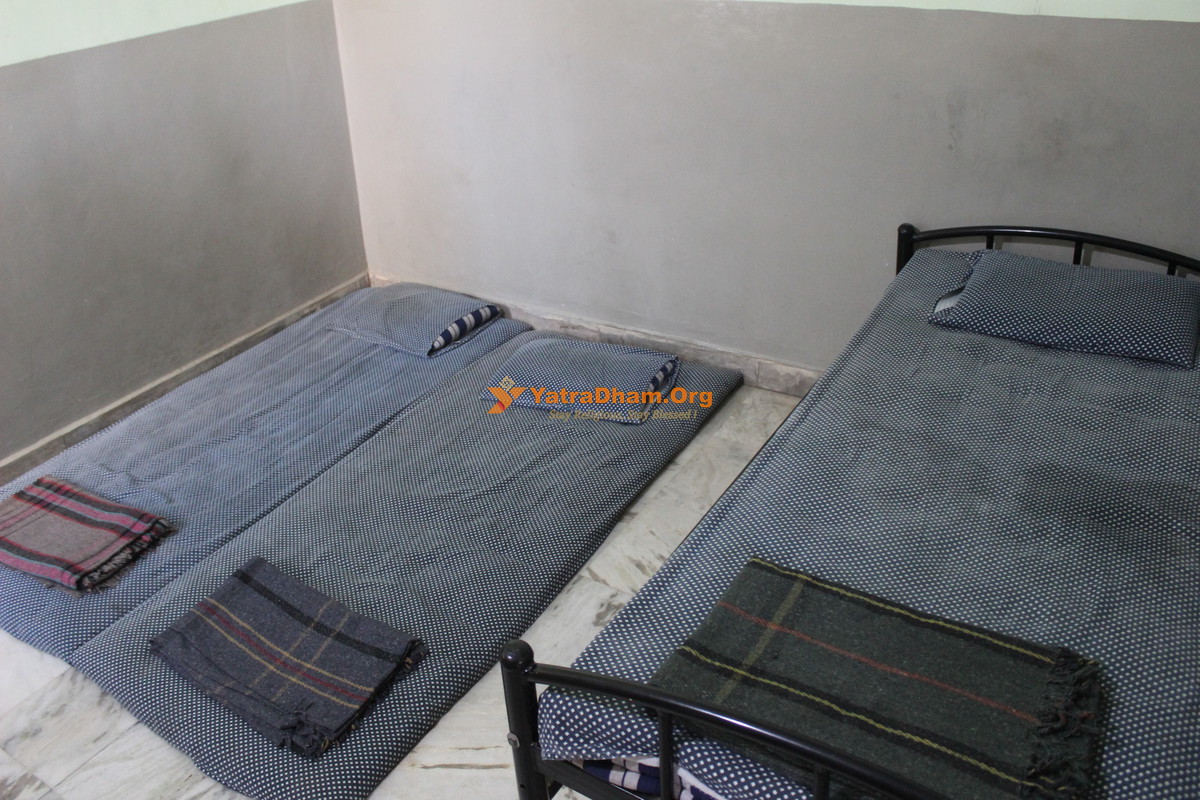 Shri Nimbark Sampradaik Bairagi Math Pandharpur One Single Bed Room