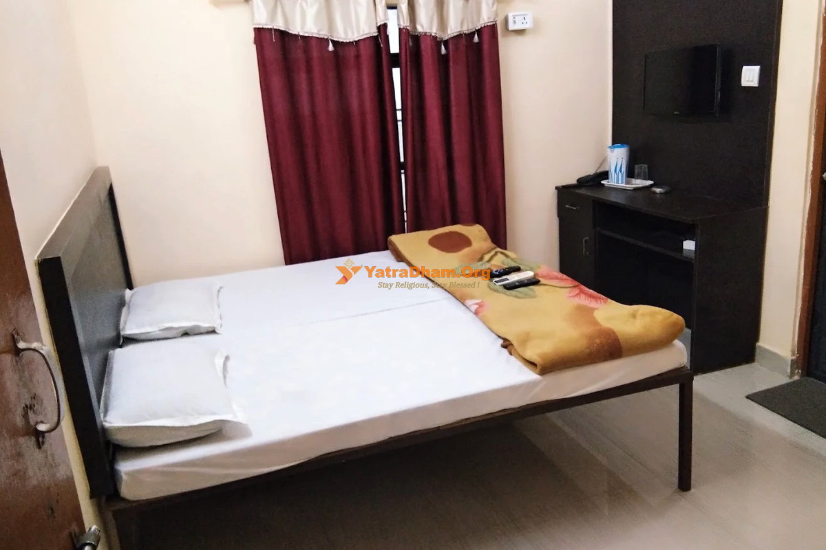 Suman Niwas Lucknow Room