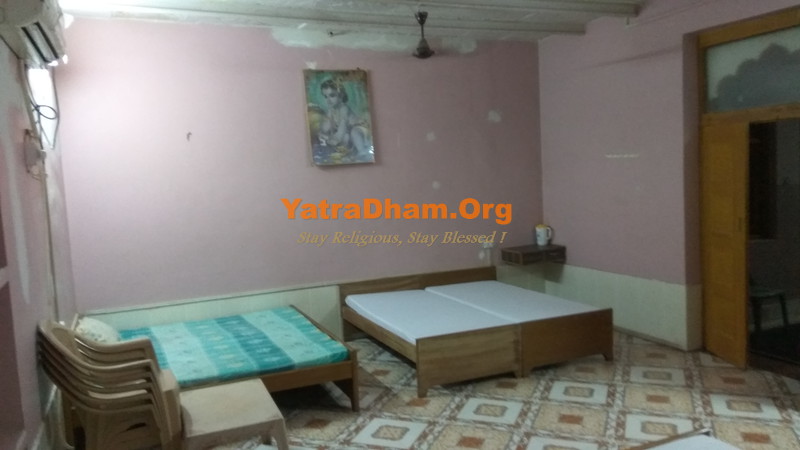 Vallabh Vaishnav Ashram Mathura Room