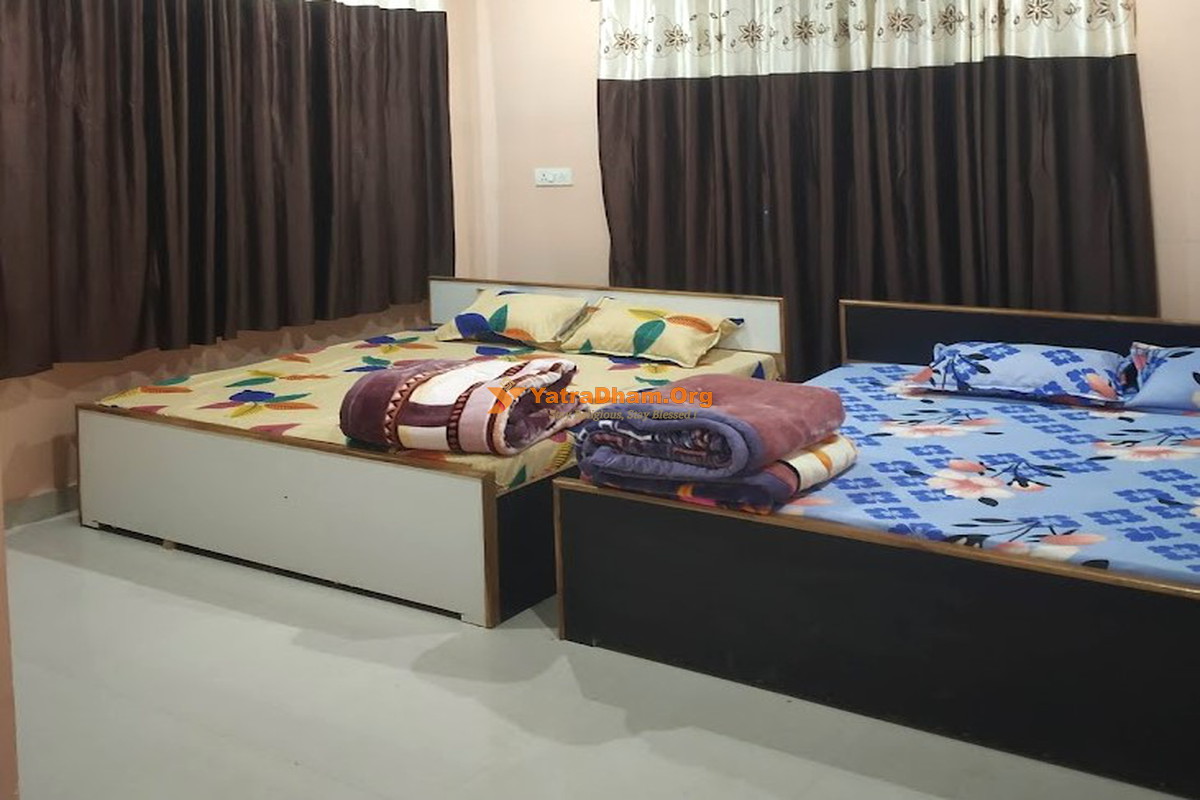 Bhavya Inn Hotel Gokul Mathura 4 Bed Room