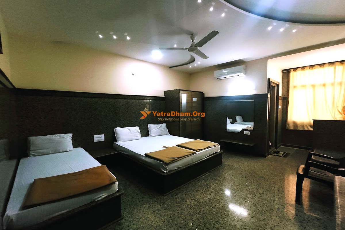 Vasavi Bhavan Shirdi 3 Bed Room