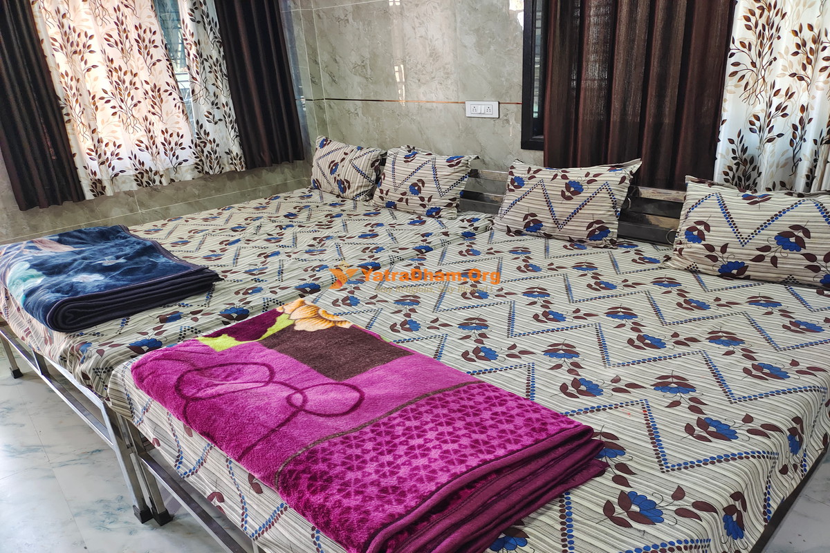 Saptashrungi Hotel Shiv Gorakh 4 Bed Room View