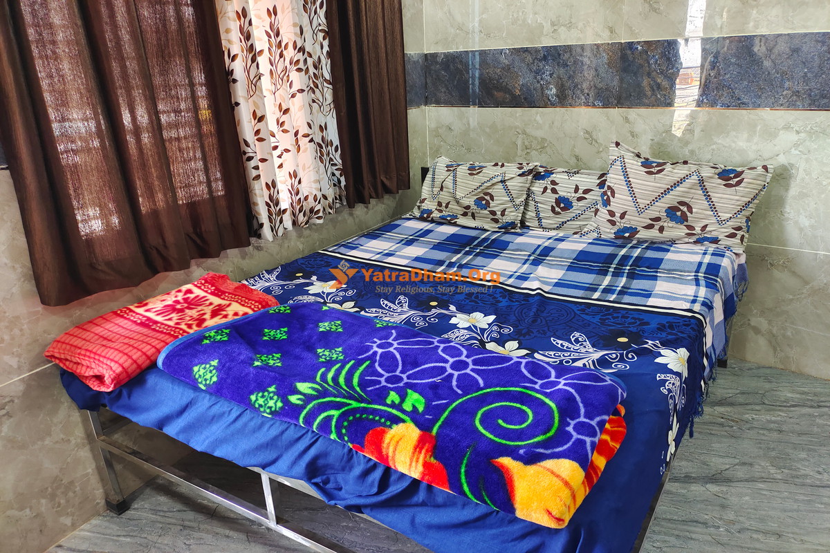 Saptashrungi Hotel Shiv Gorakh 3 Bed Room View