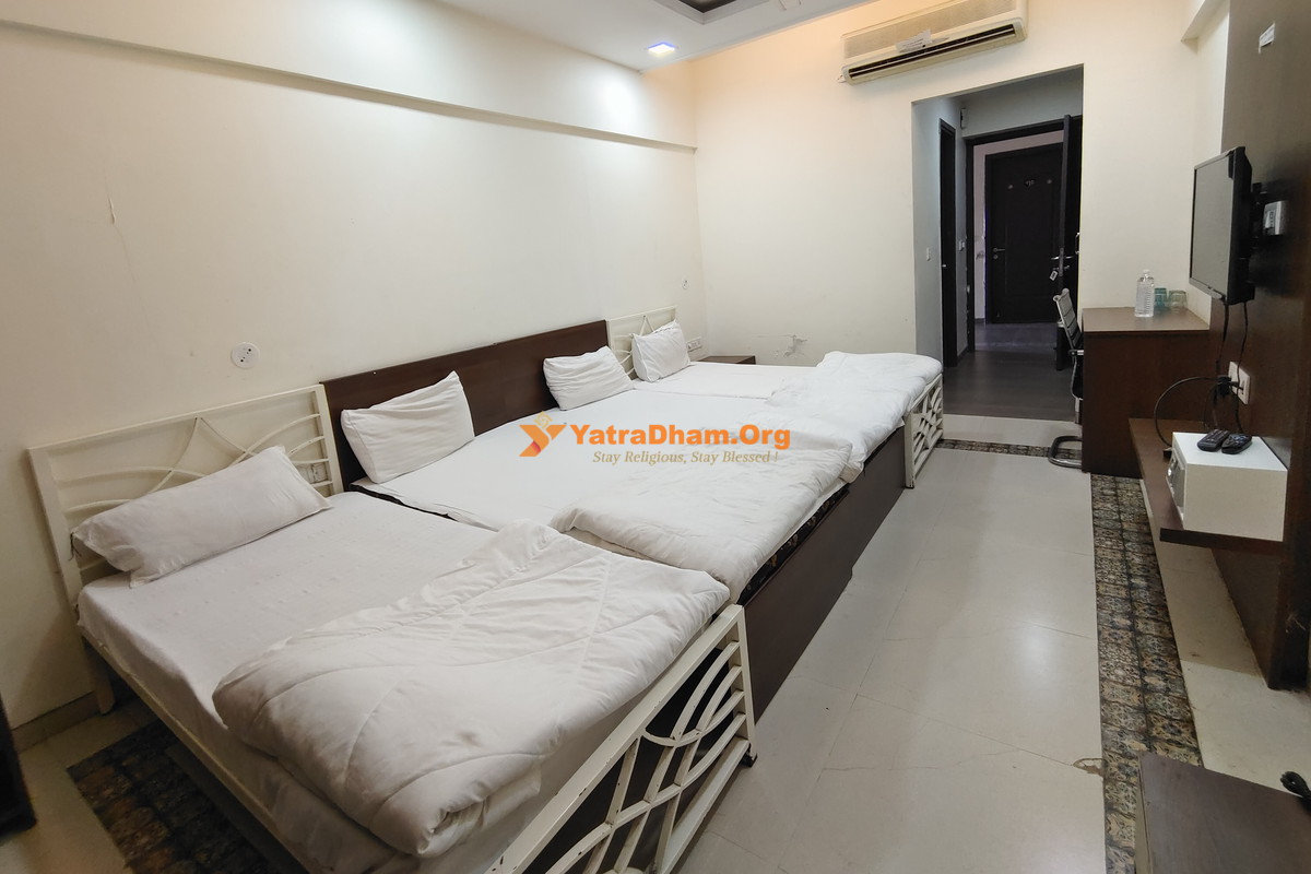 Saptashrungi Hotel Rama 4 Bed Room View