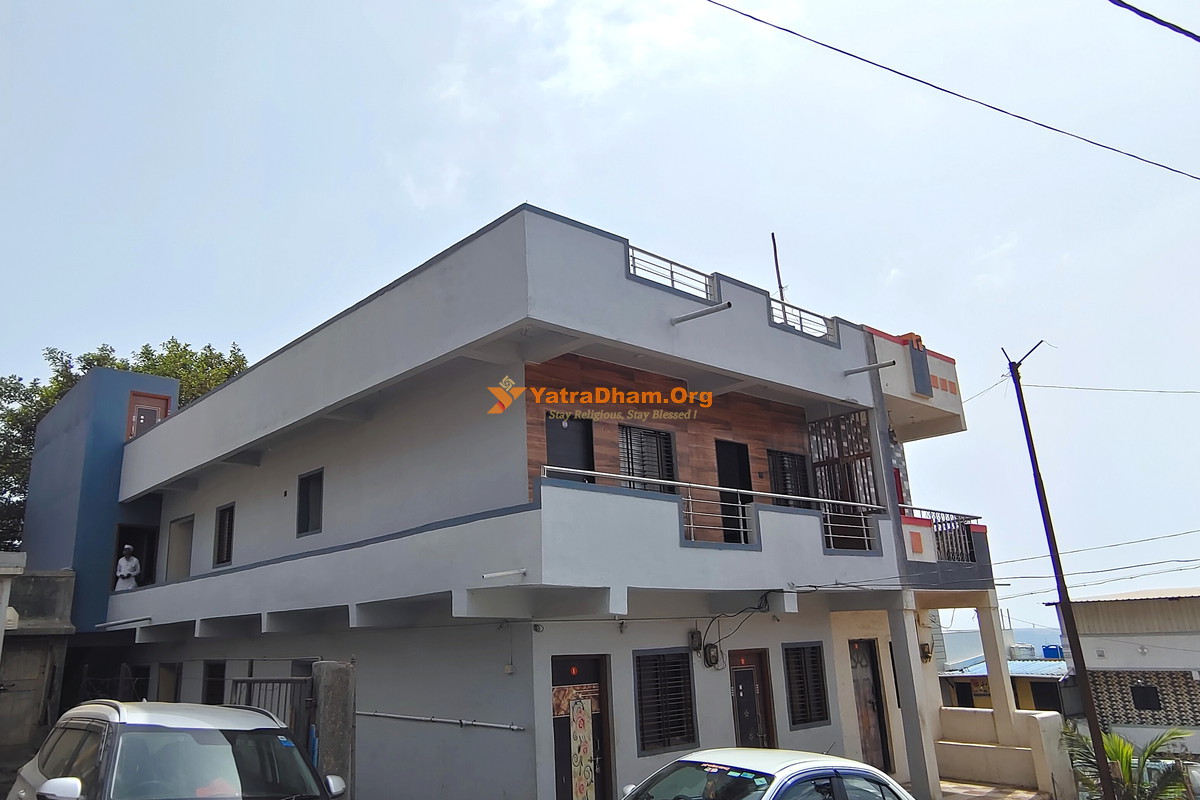 Saptashrungi Matoshree Guest House Building View