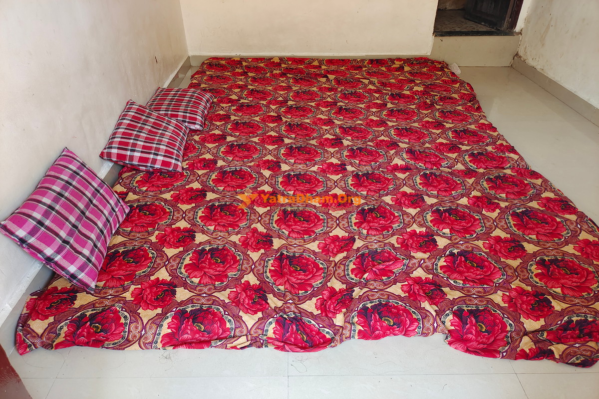 Alandi Devi Das Dharamshala Bhakt Niwas Room View