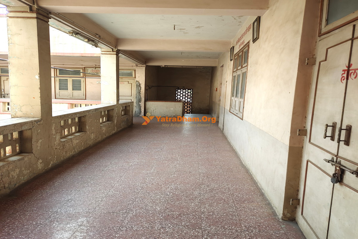 Shri Maheshwari Bhakt Niwas Alandi Room