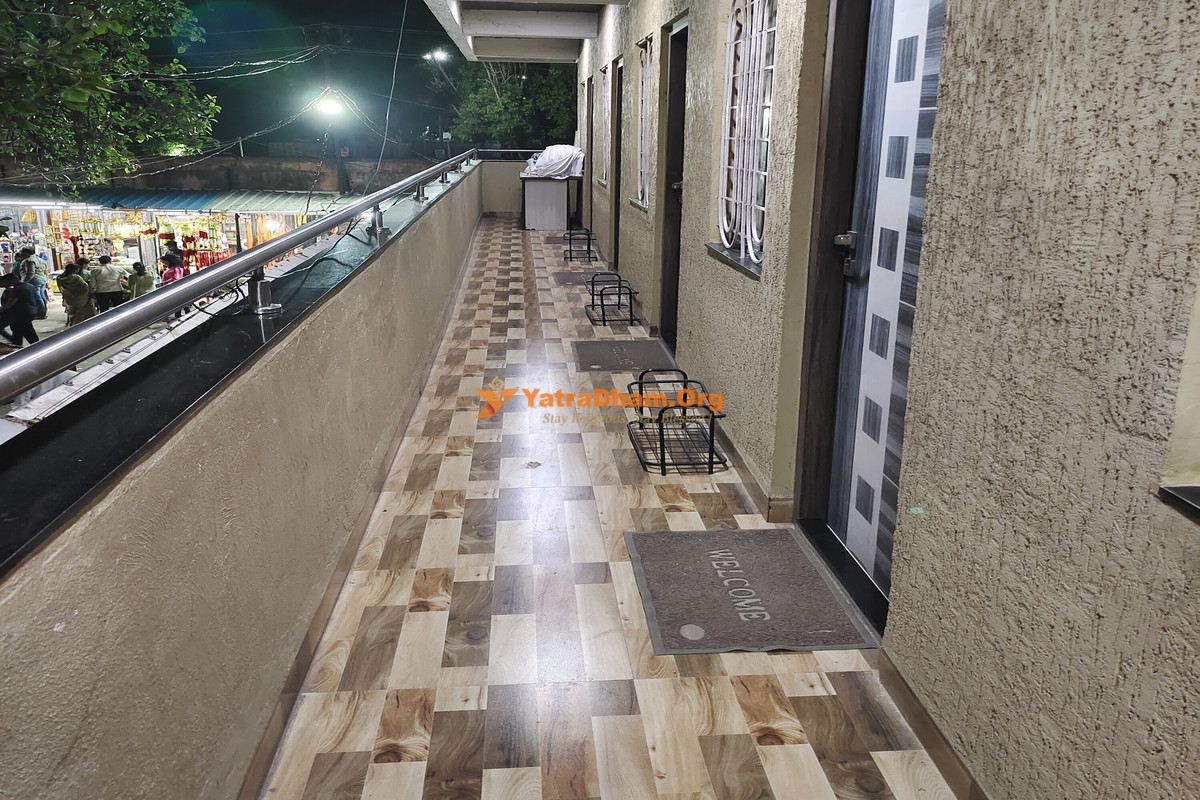 Shri Chintamani Yatri Niwas Theur Lobby