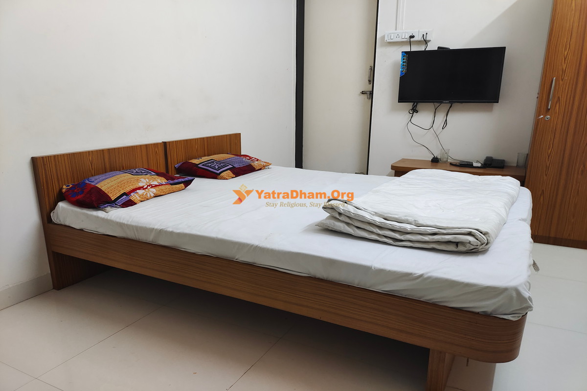 Shri Chintamani Yatri Niwas Theur 2 Bed Room